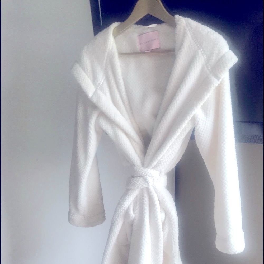 Victoria Secret cream color Chenille size s/p robe